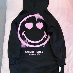 SmileyWorld Black Hoodie with Pink Heart-Eye Smile Graphic